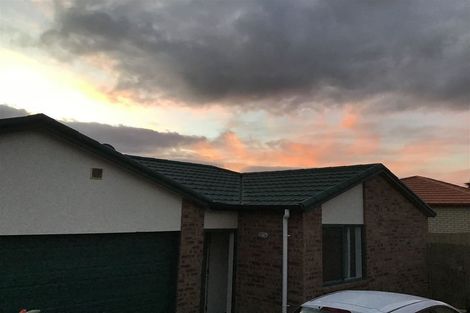 Photo of property in 36 Woodbank Drive, Glen Eden, Auckland, 0602