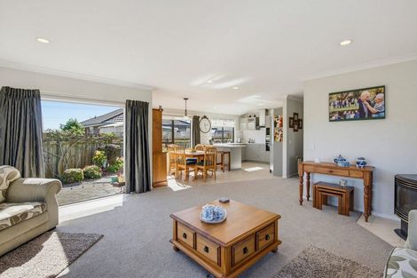 Photo of property in 4 Balmerino Grove, Waikanae, 5036