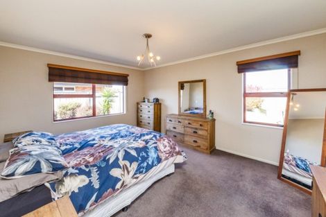 Photo of property in 40 Geneva Terrace, Kelvin Grove, Palmerston North, 4414