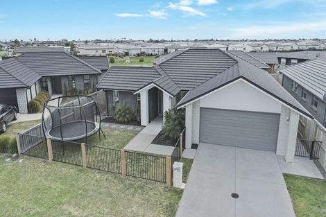 Photo of property in 20 Batty Street, Papamoa Beach, Papamoa, 3118