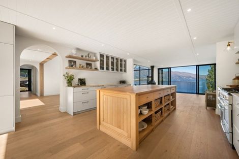 Photo of property in 66 Cedar Drive, Kelvin Heights, Queenstown, 9300