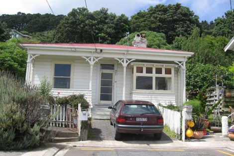 Photo of property in 12 Rixon Grove, Mount Victoria, Wellington, 6011