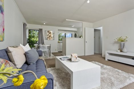 Photo of property in 2/106 Shifnal Drive, Randwick Park, Auckland, 2105