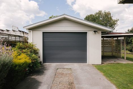 Photo of property in 53 Wikiriwhi Crescent, Awapuni, Palmerston North, 4412