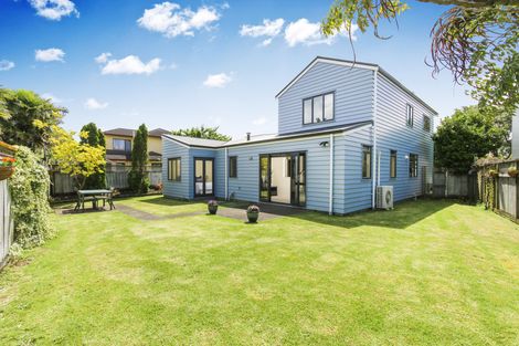 Photo of property in 29 Vinograd Drive, Te Atatu Peninsula, Auckland, 0610