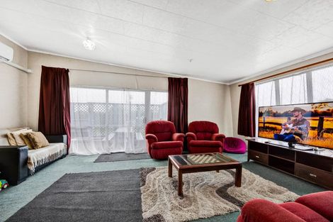 Photo of property in 1 County Drive, Hawera, 4610