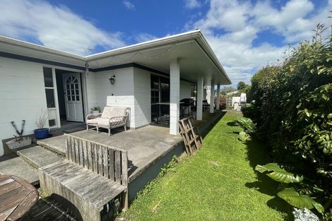Photo of property in 15 Kauri Street, Inglewood, 4330