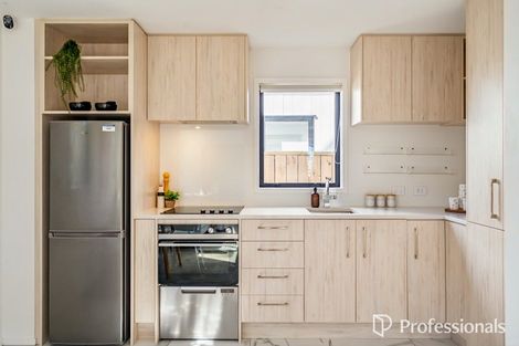 Photo of property in 2/97 Whites Line East, Waiwhetu, Lower Hutt, 5010