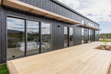 Photo of property in 8 Mirek Street, Waikanae, 5036