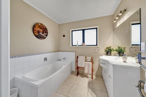 Photo of property in 4 Willow Place, Whalers Gate, New Plymouth, 4310