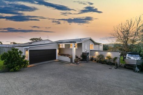 Photo of property in 9 Outlook Road, Greenhithe, Auckland, 0632
