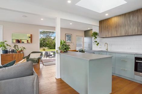 Photo of property in 25 Trojan Crescent, New Lynn, Auckland, 0600