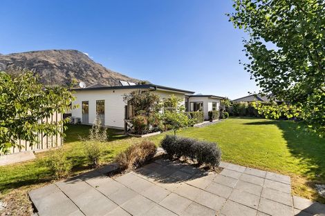 Photo of property in 12 Mystery Grove, Lake Hayes, Queenstown, 9304