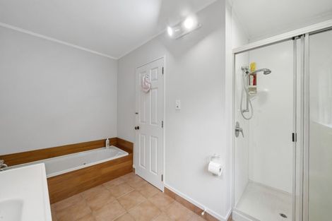 Photo of property in 5 Papawai Grove, Waikanae, 5036