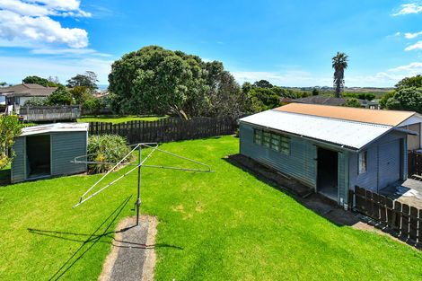 Photo of property in 129 Finlayson Avenue, Clendon Park, Auckland, 2103