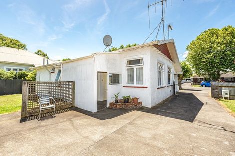 Photo of property in 1 Parkes Avenue, Saint Johns Hill, Whanganui, 4501