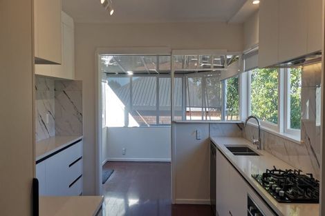 Photo of property in 2/15 Merton Avenue, Glenfield, Auckland, 0627