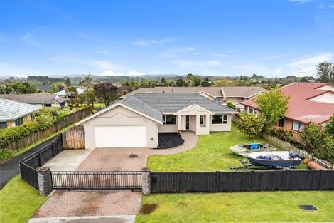Photo of property in 13 Brookesmith Drive, Waiuku, 2123