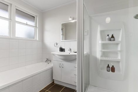 Photo of property in 120 Gossamer Drive, Pakuranga Heights, Auckland, 2010