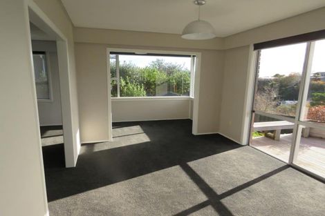 Photo of property in 35 Nevada Drive, Merrilands, New Plymouth, 4312
