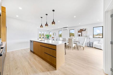 Photo of property in 63 Mcindoe Road, Kumeu, 0810