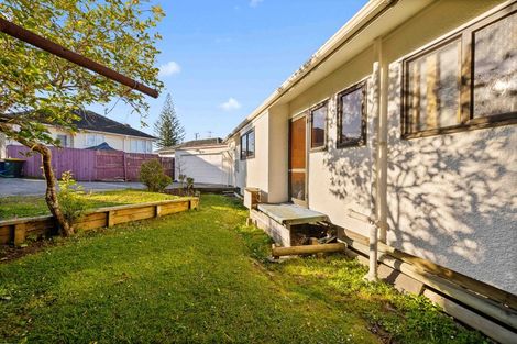 Photo of property in 1/29 Beaubank Road, Kelston, Auckland, 0602