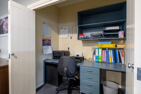 Photo of property in 6 Spruce Close, Alexandra, 9320