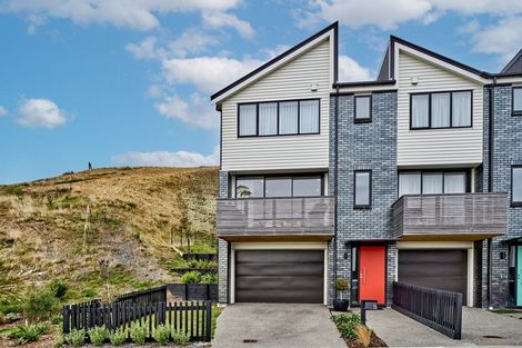 Photo of property in 33 Holystone Road, Whitby, Porirua, 5024