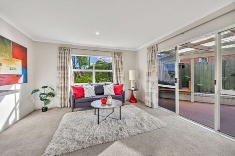 Photo of property in 13 Bridgehead Cove, West Harbour, Auckland, 0618