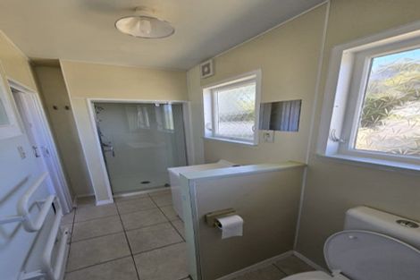 Photo of property in 25 Bellringer Crescent, Newlands, Wellington, 6037