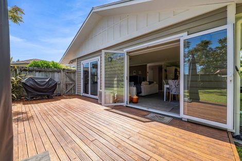 Photo of property in 15a Heta Road, Highlands Park, New Plymouth, 4312