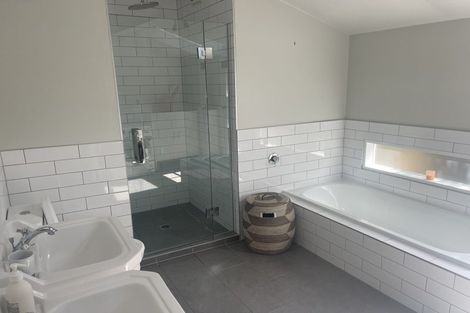 Photo of property in 82 Moana Road, Kelburn, Wellington, 6012