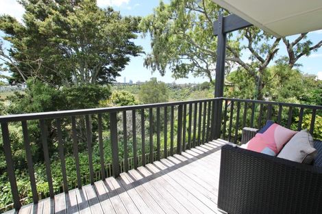 Photo of property in 94 Exmouth Road, Northcote, Auckland, 0627