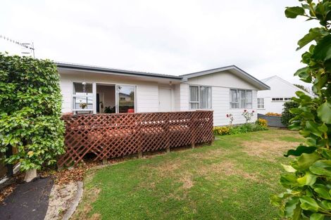 Photo of property in 79 Apollo Parade, Milson, Palmerston North, 4414
