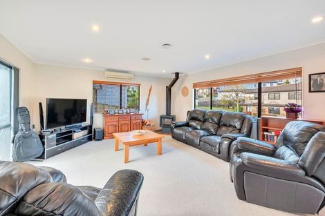 Photo of property in 41 San Marino Drive West, Henderson, Auckland, 0612