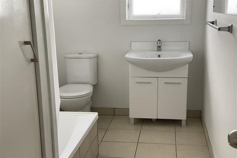 Photo of property in 1/21 Lancaster Road, Beach Haven, Auckland, 0626