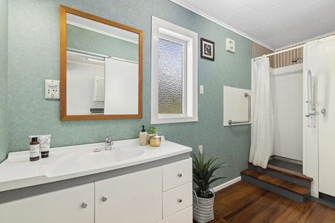 Photo of property in 33 Palm Avenue, Lyall Bay, Wellington, 6022
