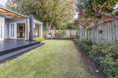 Photo of property in 43 Manapouri Crescent, Hokowhitu, Palmerston North, 4410