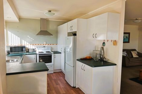 Photo of property in 11 Bermuda Place, One Tree Point, 0118