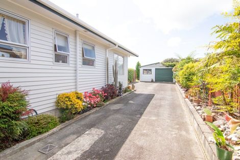 Photo of property in 27 Raglan Avenue, Cloverlea, Palmerston North, 4412