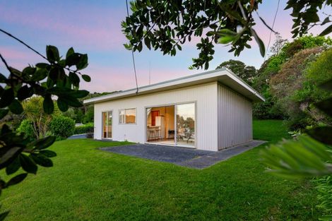 Photo of property in 16 Dalton Road, Snells Beach, 0920