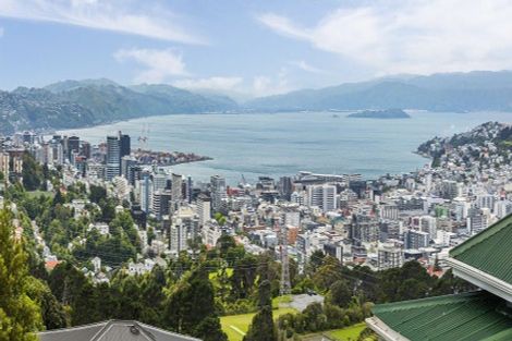 Photo of property in 30 Apuka Street, Brooklyn, Wellington, 6021