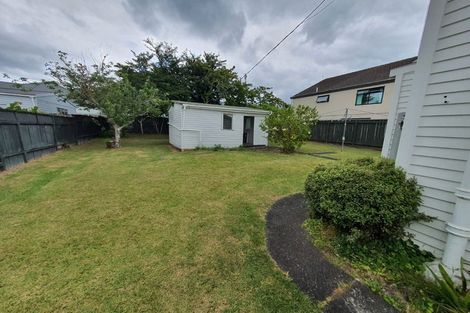Photo of property in 16 Bangor Street, Point Chevalier, Auckland, 1022