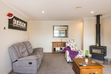 Photo of property in 27 Oak Crescent, Ashhurst, 4810