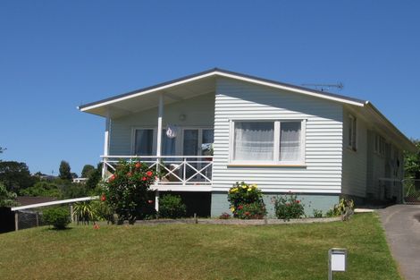 Photo of property in 2/15 Taurus Crescent, Beach Haven, Auckland, 0626