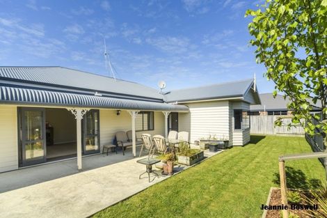 Photo of property in 6 Pegasus Place, Kelvin Grove, Palmerston North, 4414