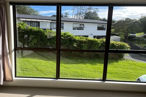 Photo of property in 1/8 Louise Place, West Harbour, Auckland, 0618