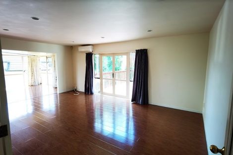 Photo of property in 8 Mandeville Place, Unsworth Heights, Auckland, 0632