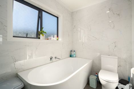 Photo of property in 9 Antigua Way, Grenada Village, Wellington, 6037