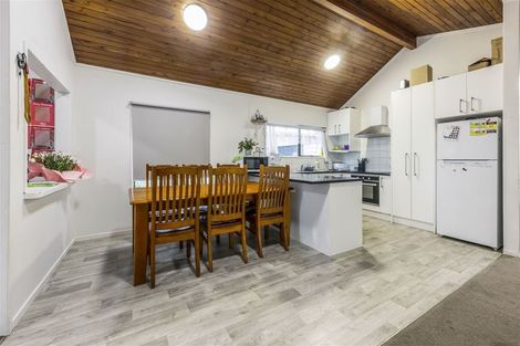 Photo of property in 16 Finlayson Avenue, Clendon Park, Auckland, 2103